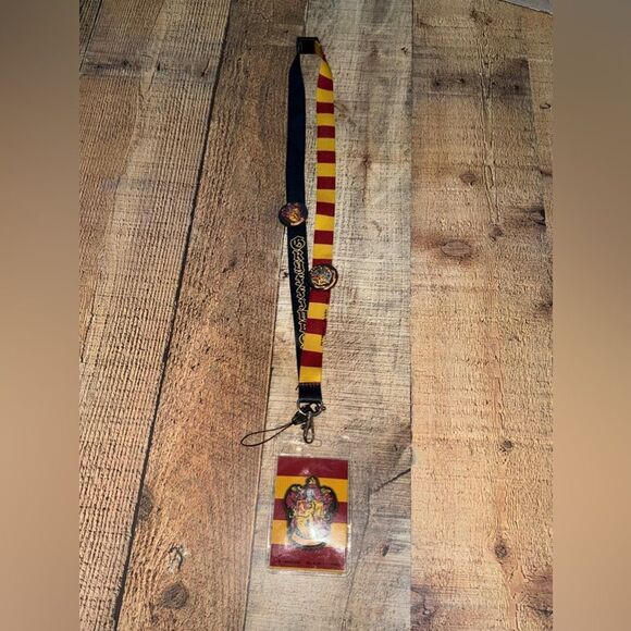 Harry Potter Gryffindor Lanyard with Card Holder 2 Buttons Included - Picture 1 of 12